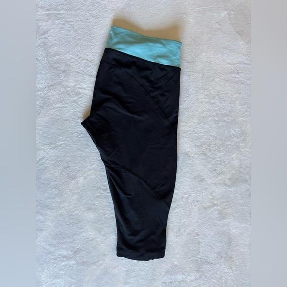 Lululemon Athletica Crop Leggings tight Black High Rise Size 10 - Picture 3 of 13